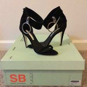 Off-white zipped high sandal